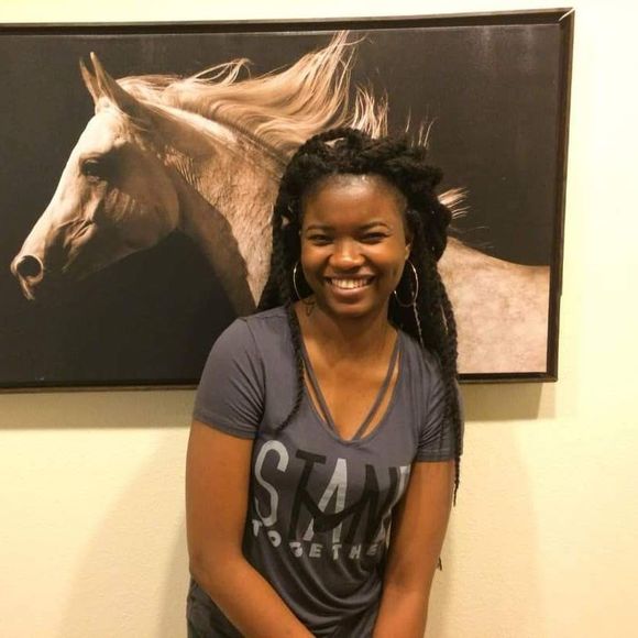 Meet your Posher, Tolulope - Picture 1 of 1